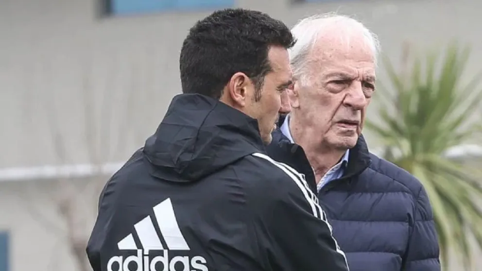Scaloni regresó al país, para estar en el último adiós a César Menotti