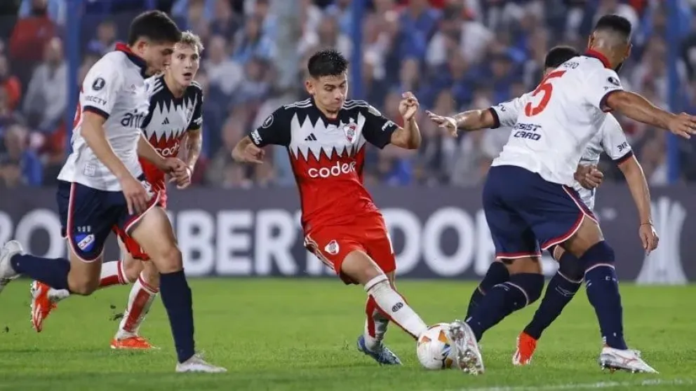 River lo ganaba cómodo pero se descuidó y Nacional se lo empató 