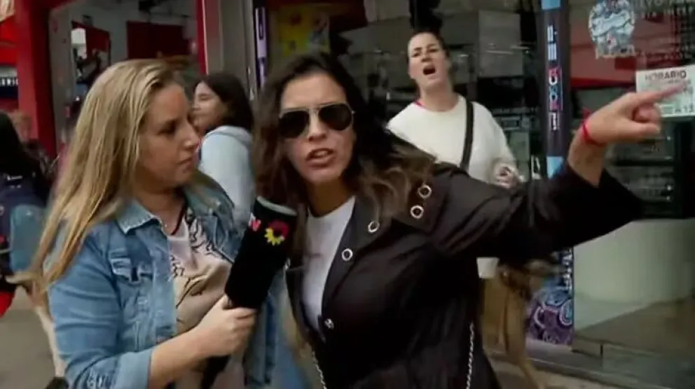 El violento momento que vivió la periodista de TN Paula Bernini durante un móvil en vivo: “Van a correr”
