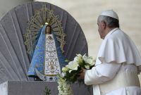 El Papa Francisco le rezó a la Virgen de Luján y pidió por Argentina: “Que el Señor la ayude en su camino”