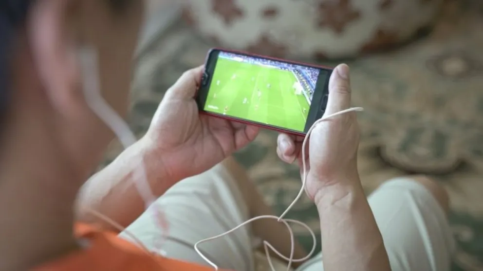 Advierten por estafas en webs que transmiten fútbol gratis: acceden a tu compu y roban la clave de tu homebanking