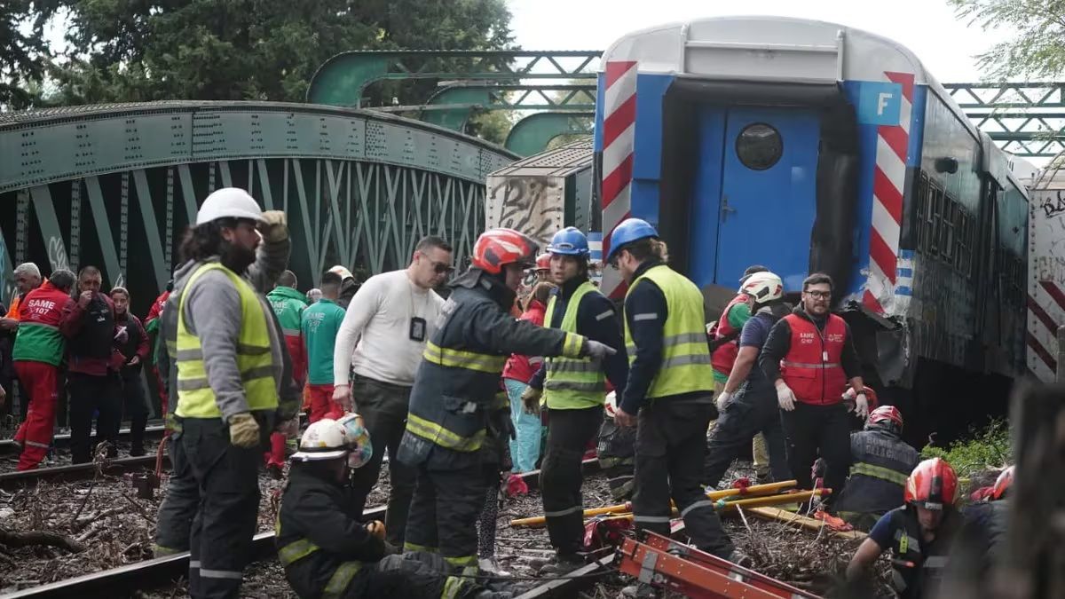 Aún quedan 14 personas internadas por el impactante choque entre trenes 