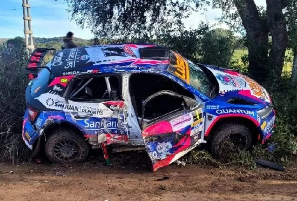 Gastón Pastén volcó en plena competencia y su navegante resultó lesionado