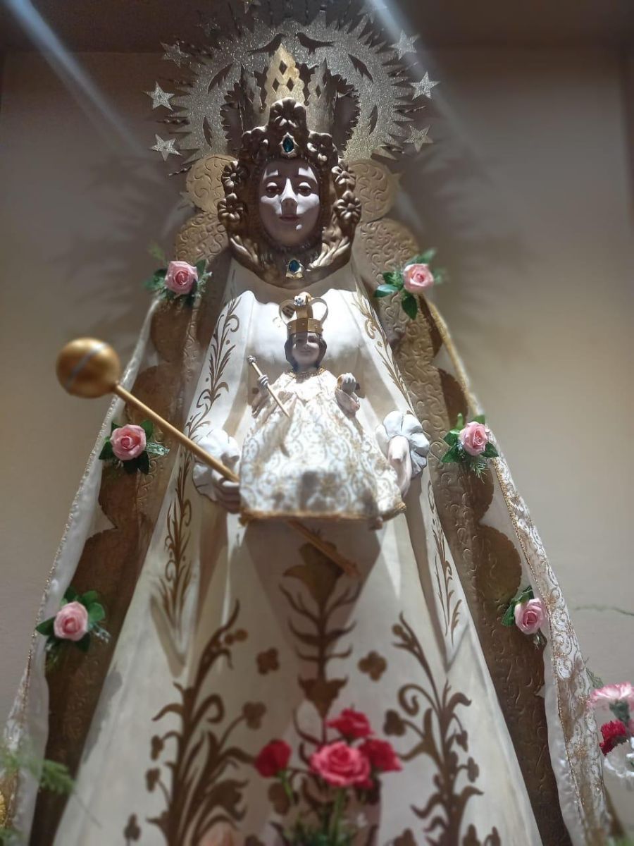 El Círculo Andaluz de San Juan organizó cursos de formación con cierre religioso para rendir homenaje a la Virgen del Rocío 