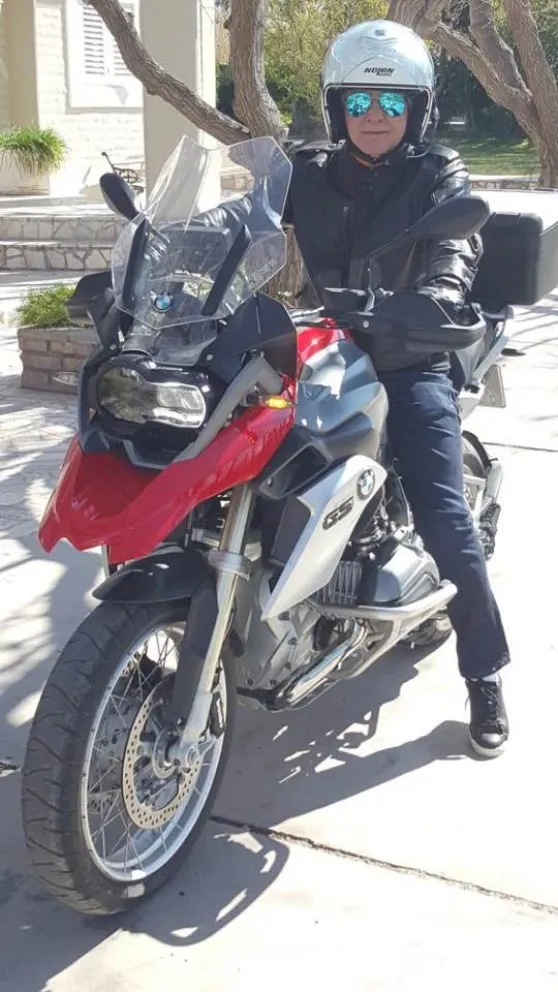 El juez Federal Leopoldo Rago Gallo sufrió una caída en su moto