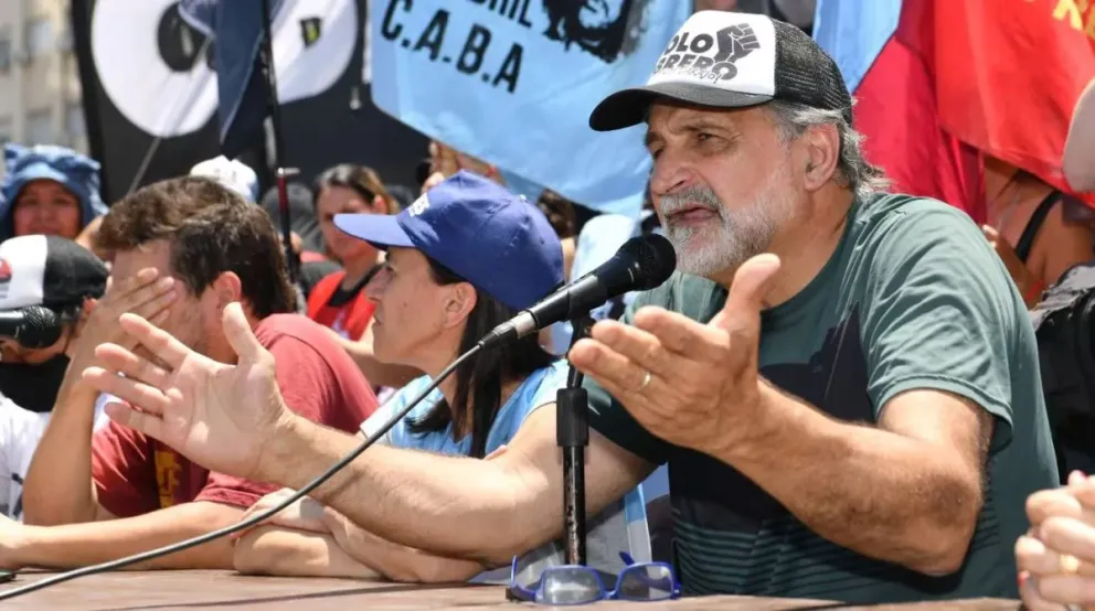 Tras la denuncia por aprietes a beneficiarios, el líder del Polo Obrero dijo que son “casos aislados”