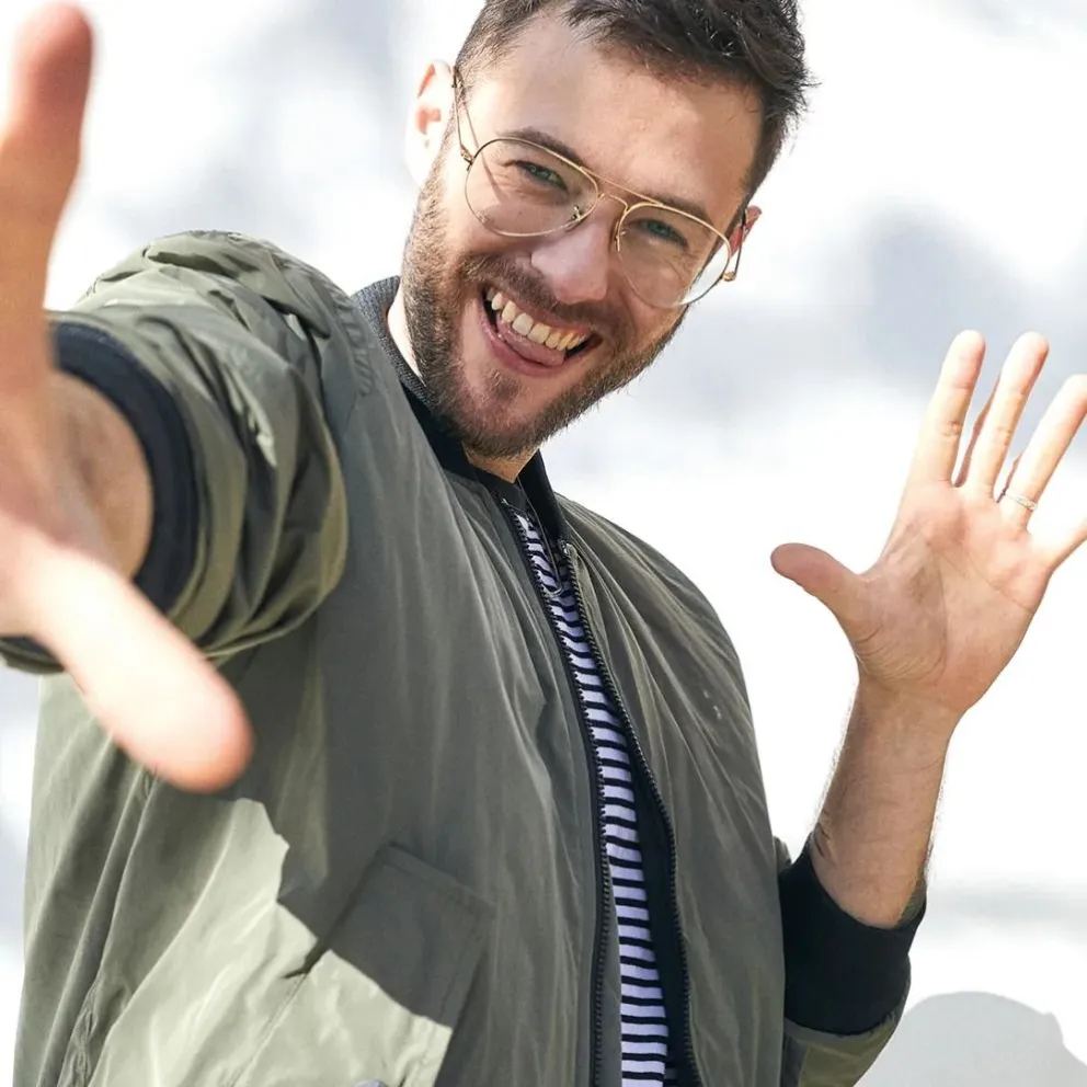 Pablo Albella llega a San Juan para presentar su obra de teatro “Hola +30” 