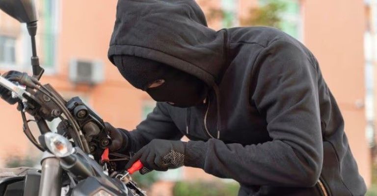 Le intentó robar la moto a un vecino y lo descubrieron: trabajo comunitario y $30.000, la condena