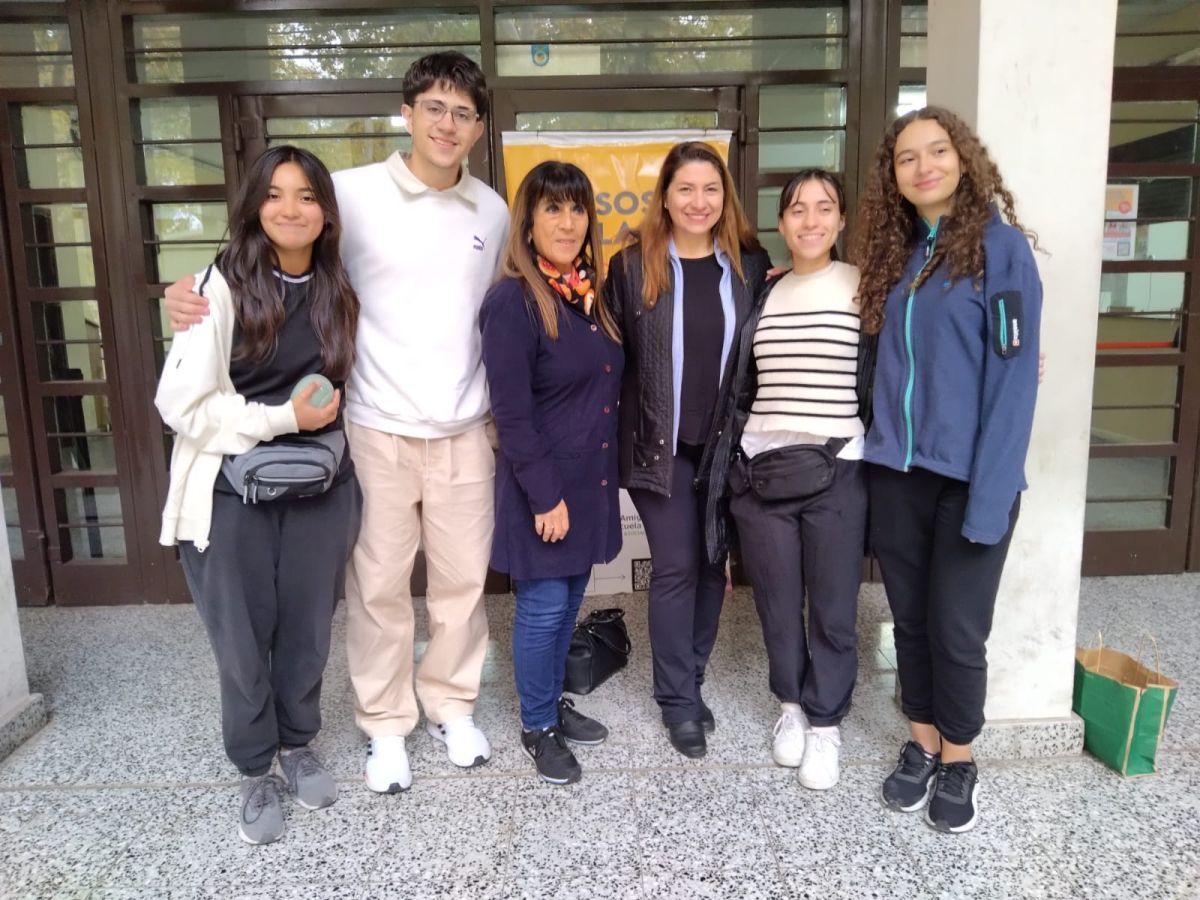 Estudiantes de los colegios preuniversitarios llegaron a San Juan después de un mes de intercambio cultural en China 