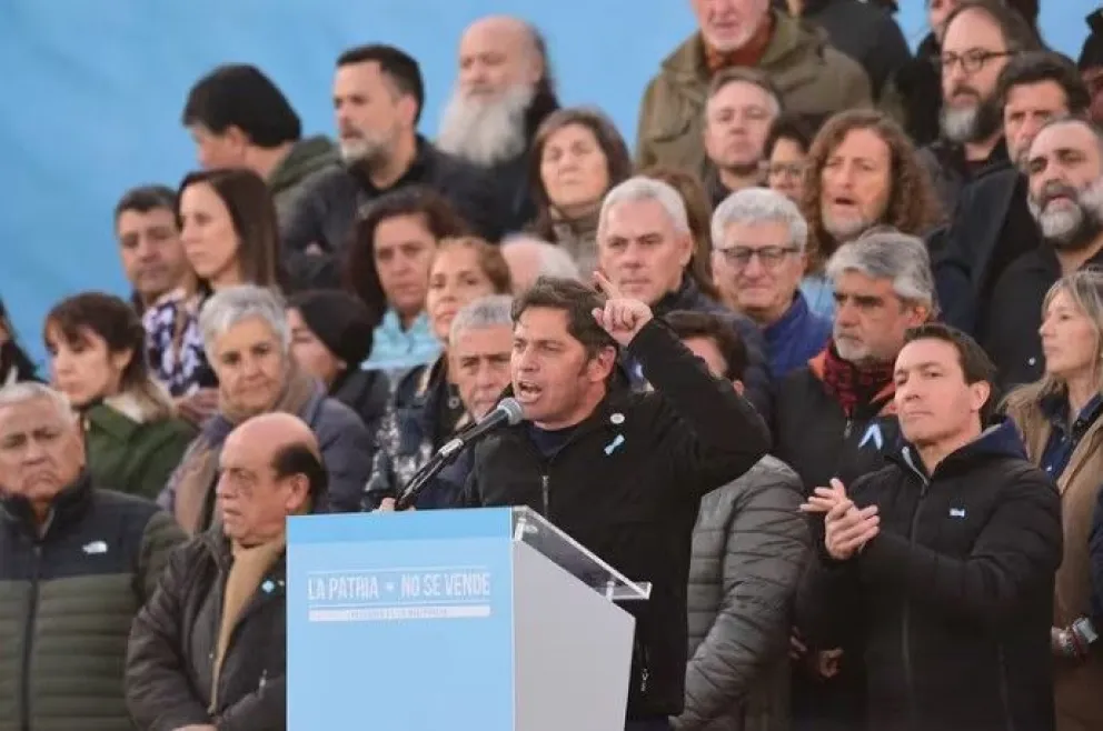 Kicillof arengó para marchar cuando se trate la Ley Bases en el Senado