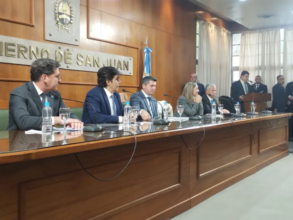 Anuncian nuevas líneas de crédito por unos  35.000  millones de pesos destinados a los sectores productivos de la provincia
