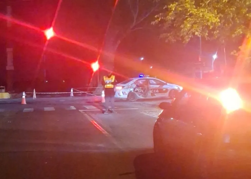 Fuerte choque en Pocito dejó destruido a un patrullero policial