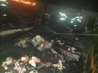 Bomberos sofocaron el incendio de una casa prefabricada en el barrio San José 