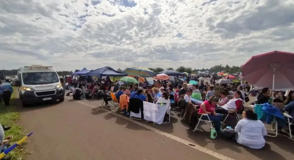 Escala el conflicto en Misiones: se suman más sectores a la Policia y los docentes cortaron la ruta nacional 12