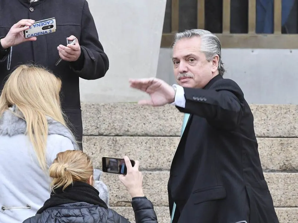 Alberto Fernández fue en persona a la audiencia de recusación contra el juez que lo investiga por el escándalo de los seguros