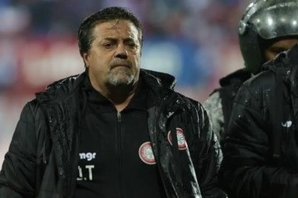 Los insultos racistas contra un árbitro, le costaron el puesto a Caruso Lombardi