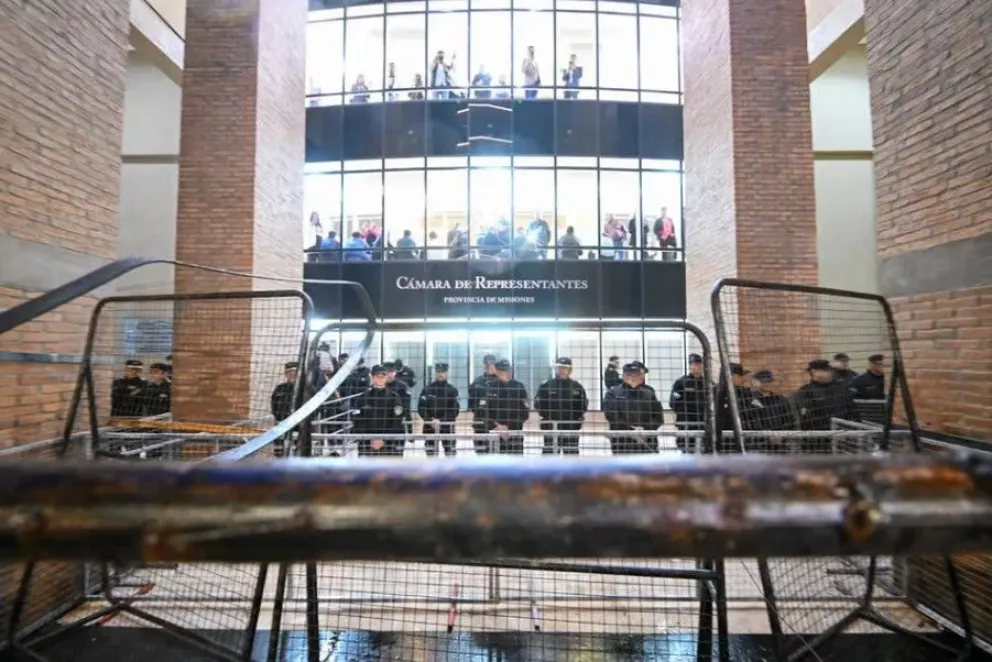 Cónclave entre el gobierno y delegados policiales para destrabar el conflicto
