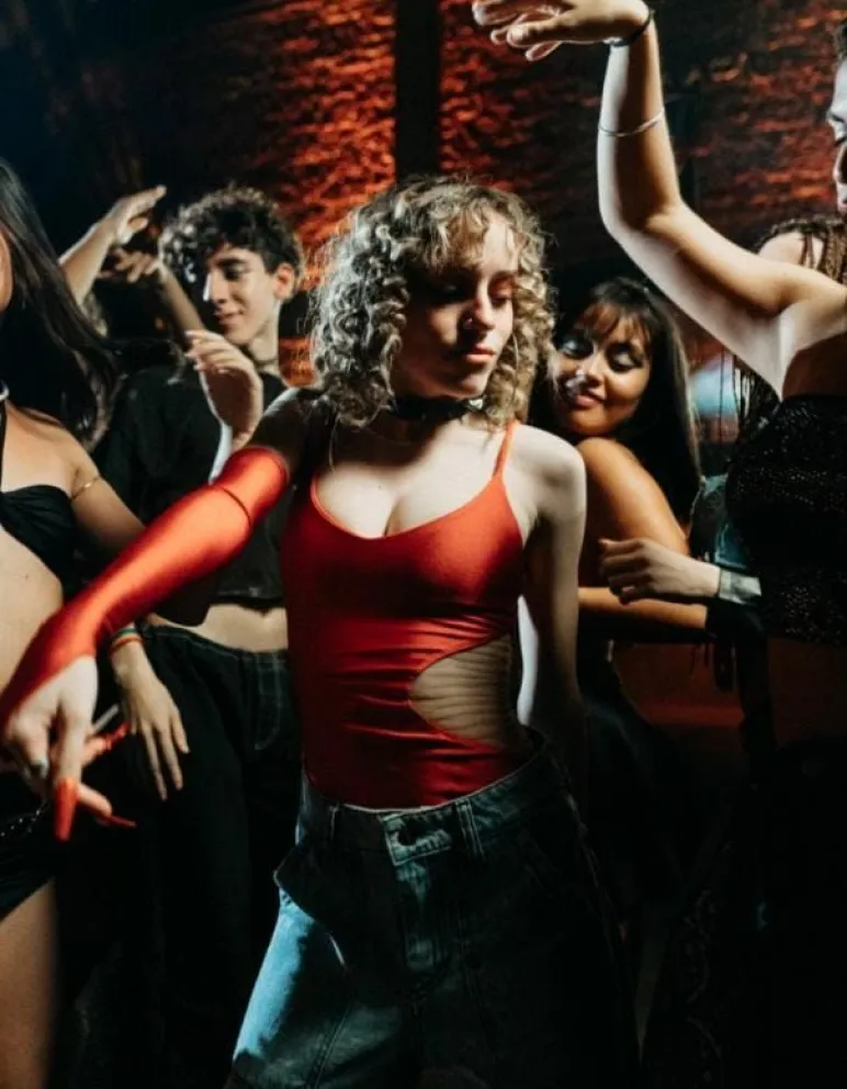 “Gipsy M” sacó su primera canción movida y la rompe en las redes 
