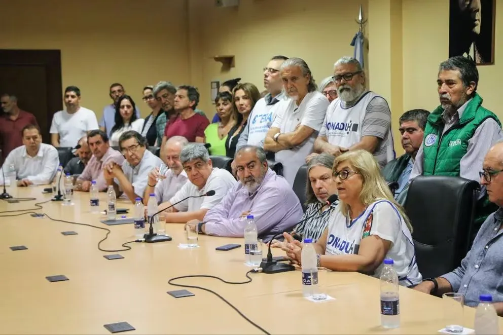 Gremios universitarios anunciaron un paro de 48 horas para el 4 y 5 de junio