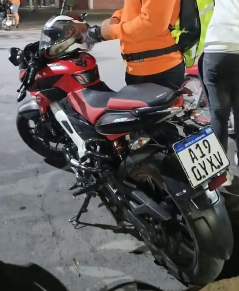 Delincuentes roban una moto valuada en casi 5 millones de pesos