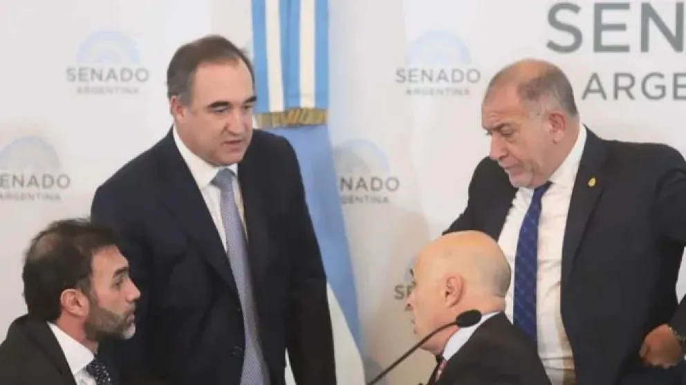 Guillermo Francos estuvo presente en el Senado y el oficialismo logró el dictamen de la Ley Bases