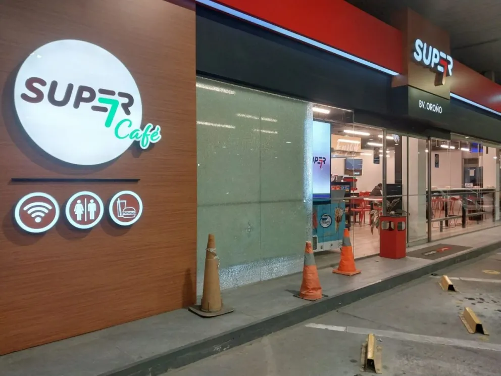 Atacaron a balazos otra estación de servicio en Rosario y dejaron nota intimidatoria contra Di María