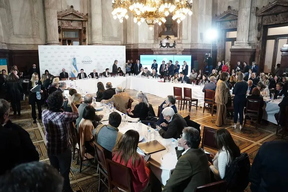 Sigue la negociación de la Ley Bases en el Congreso 