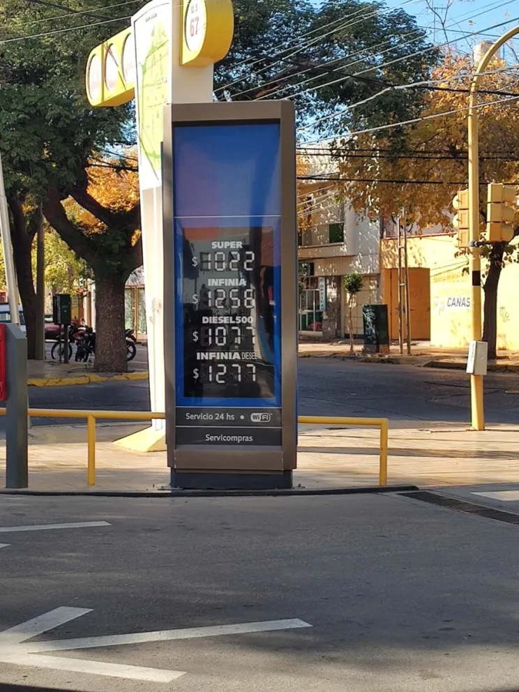 Aumentaron los precios de los combustibles de YPF en San Juan: mirá cómo quedaron los tableros