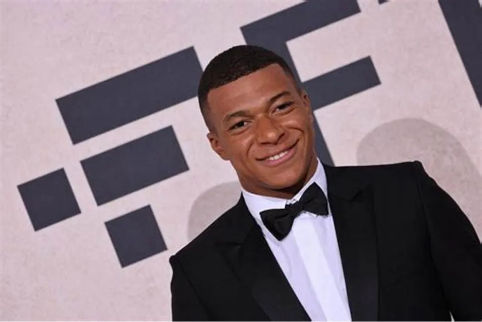 El Real Madrid anunció el fichaje de Mbappé por cinco temporadas