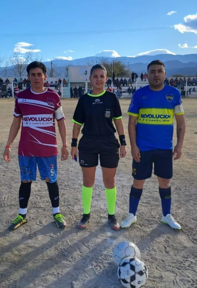 Por primera vez en la historia del fútbol Jachallero una mujer arbitró un partido oficial  