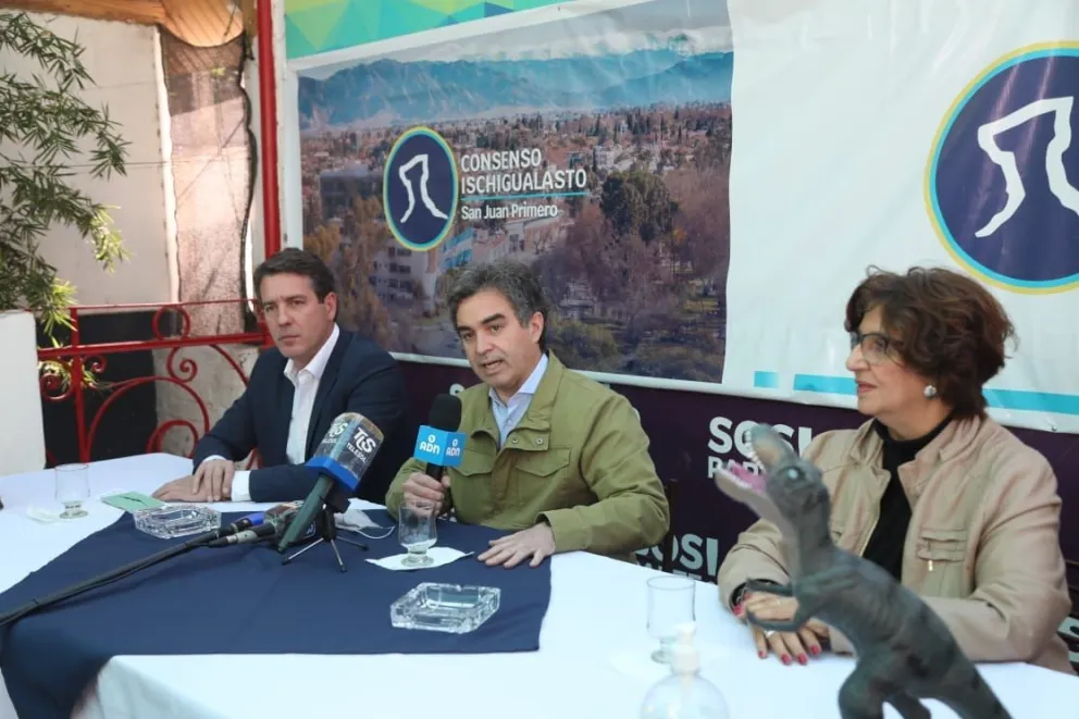 Exaliados. Marcelo Arancibia, del Gen (al centro), encabezó la lista de diputados nacionales del frente Consenso Ischigualasto, que integró Martín Turcumán y Nancy Avelín.