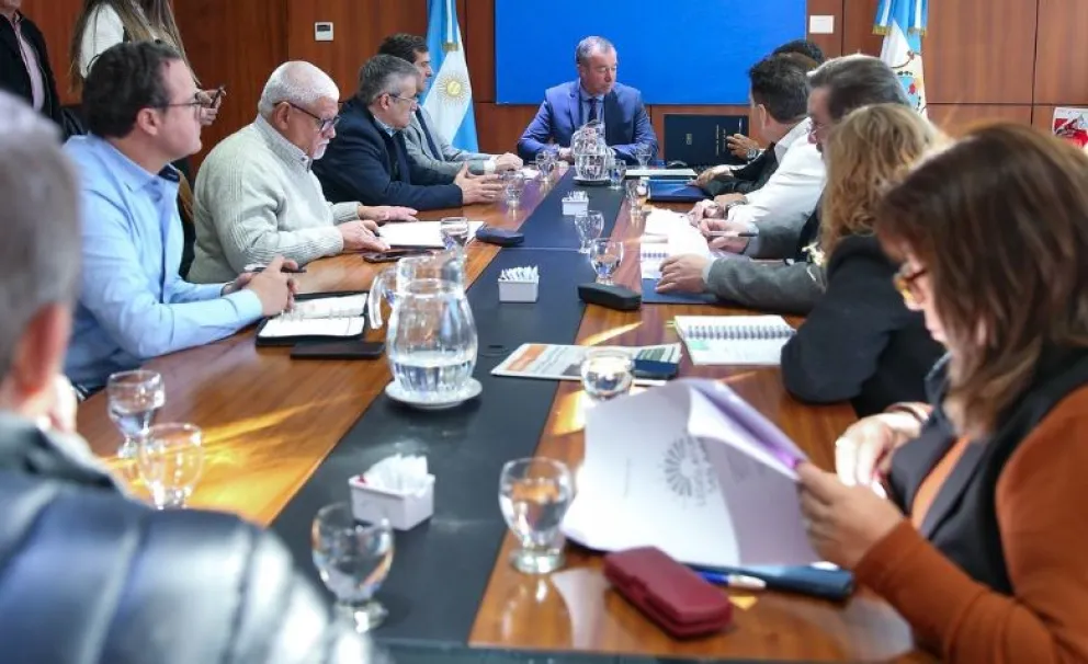 La comisión de Labor Parlamentaria, que condujo el vicegobernador Fabián Martín, decidió una nueva sesión especial para el próximo lunes.