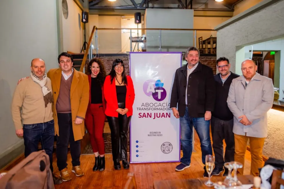 Presentación. La asociación civil Abogacía Transformadora ya presentó la documentación en la Inspección General de Personas Jurídicas de la provincia. En la foto, durante el lanzamiento.