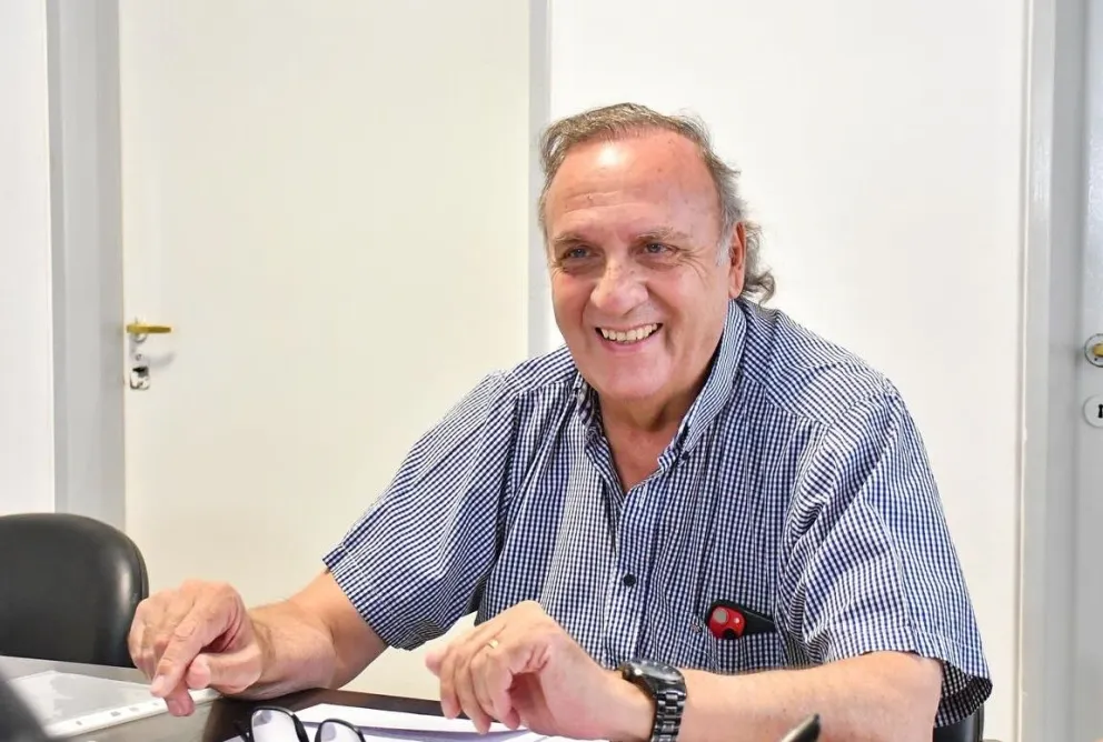 Definiciones. Guillermo Velasco dijo que, si va como candidato a rector, lo lógico sería que su sucesor sea su aliado Carlos Herrera, exrival.