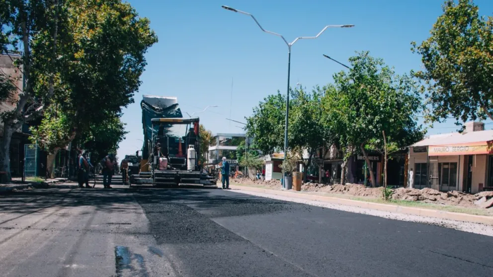Demanda. La pavimentación es uno de los reclamos de los vecinos. La gestión orreguista financiará el 100 por ciento de la colocación de asfaltos en los 19 departamentos.