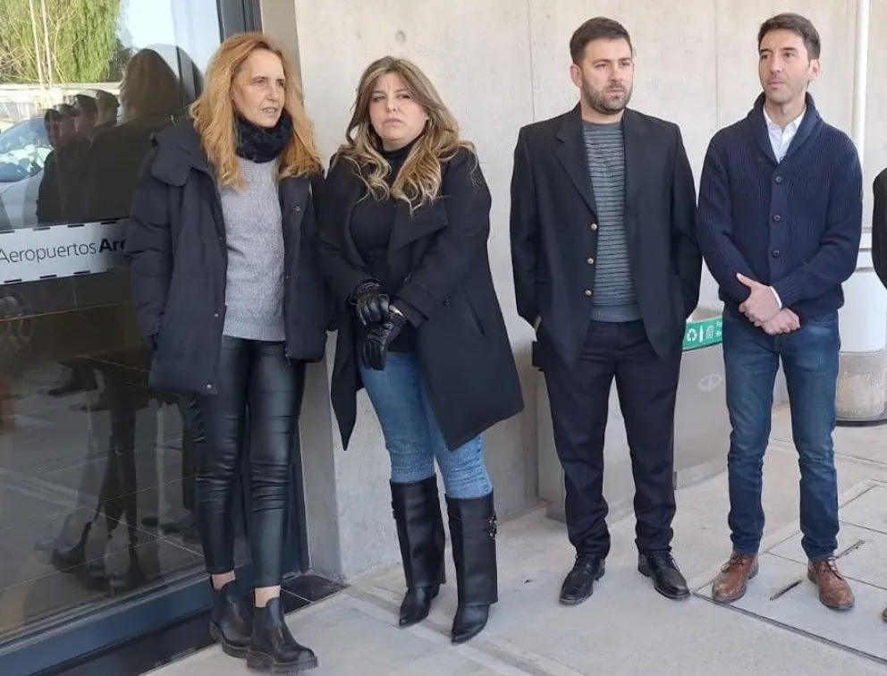 Equipo. Agustín Ramírez (a la derecha) fue designado en ANSES Capital y Mariana Coria (segunda desde la izquierda) en ANSES Rawson. Victoria García, del Partido Demócrata, también consiguió un lugar para su gente.