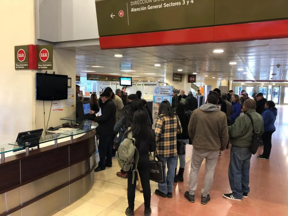 Ayer, gran cantidad de contribuyentes se acercaron al Centro Cívico para adherirse a la moratoria. El gobierno extendió el plan hasta fines de septiembre, con quitas de todos los intereses de la deuda.