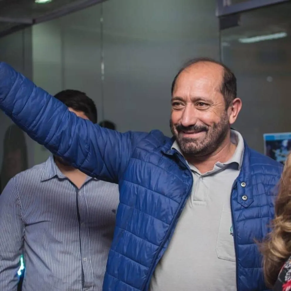 Julián Gil fue intendente de Caucete entre 2015 y 2019. Tras dejar el cargo se recibió de abogado. Se desempeña como defensor en causa penales.