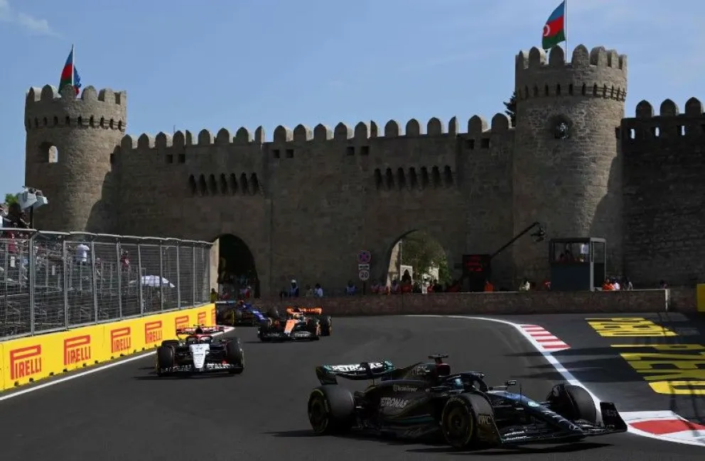 Temible. La 'curva del Castillo' tiene apenas 7,6 metros de ancho en el circuito callejero de Bakú.