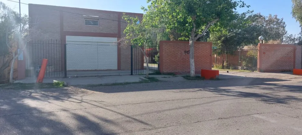 Increíble. Un vecino de la Villa Morrone, sobre calle Cipolletti, sufrió el robo del portón de rejas del frente de su propiedad.