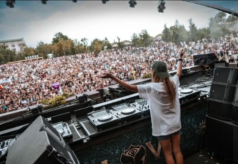 La DJ convoca a multitudes a lo largo y ancho del mundo