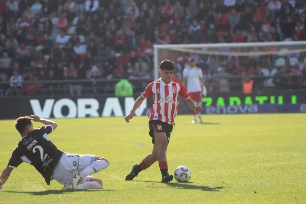Bautismo. Farbicio Pérez, de 18 años, debutó el domingo en el Pincha ante Platense, ingresando en el complemento para ser uno de los atacantes de su equipo.