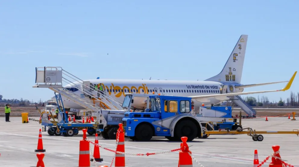 Debut. El 2 de septiembre, la aerolínea low cost Flybondi estrenó su vuelo Buenos Aires - San Juan. Apunta a tener un factor de ocupación promedio del 85 por ciento.