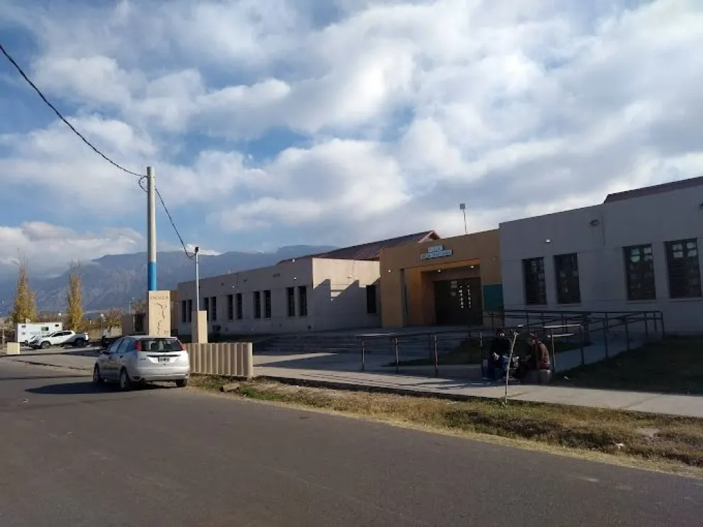 Al salir. De la Escuela de Educación Especial, en el Quinto Cuartel, las alumnas fueron golpeadas por la compuerta del camión.
