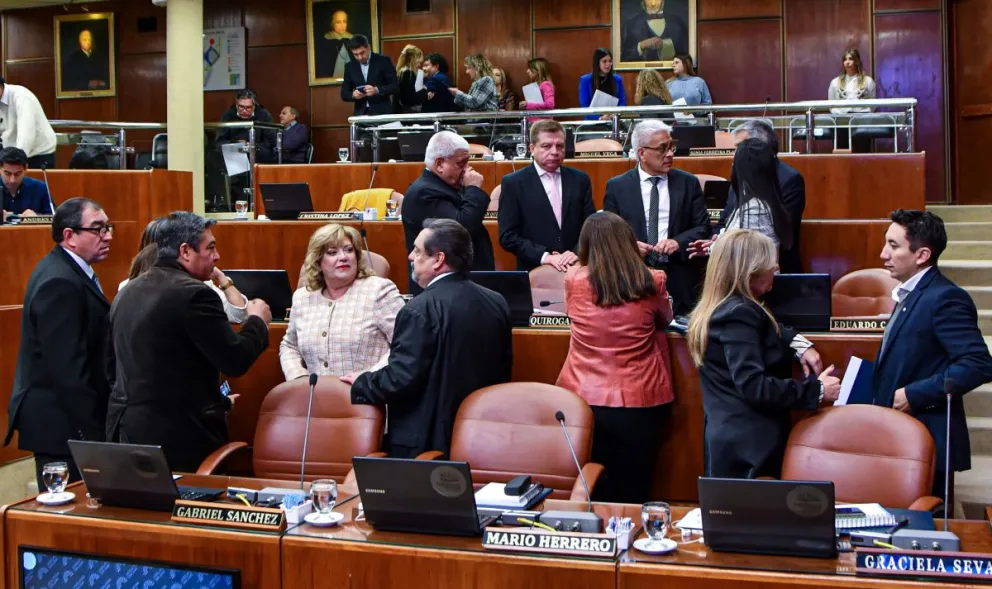 Unidad. Luego de sellar la lista de unidad, los diputados uñaquistas y giojistas (entre los que se encuentran las dos principales autoridades partidarias) han venido trabajando en conjunto para mostrarse como una oposición compacta. Hay excepciones.