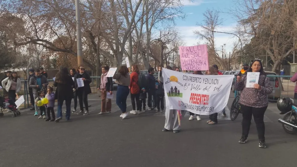 Reclamo. Los adjudicatarios del futuro Barrio Valle del Sol se han agrupado para pedirle al gobierno que avance en el plan para la entrega de los créditos del IPV.