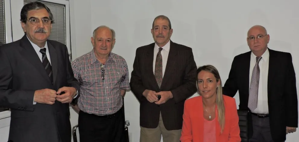 Recambio. El juez de Faltas, Ricardo Grossi Colombo (al centro), está a la espera de la jubilación. Su colega Horacio Morando (a la izquierda) se jubiló en 2022, mientras que Enrique Mattar (a la derecha) sigue al frente de su Tribunal.