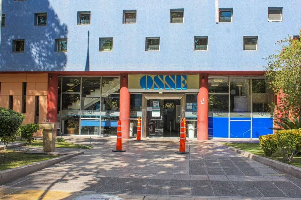 OSSE informó que el servicio de agua potable está afectado por greda en el Gran San Juan. 