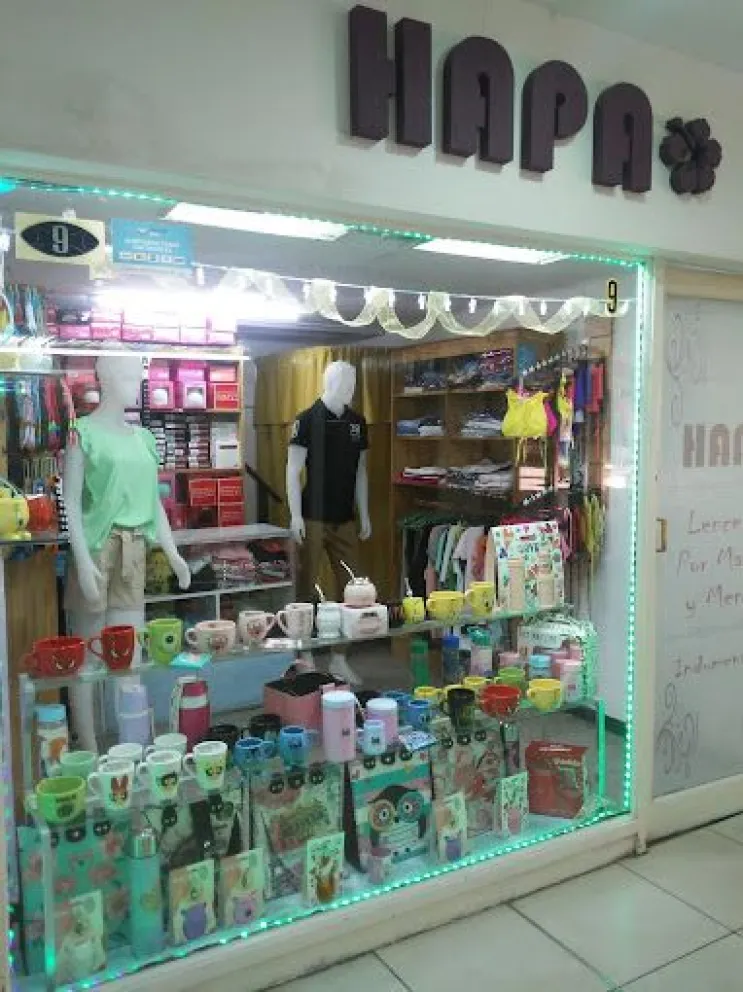 Epicentro. El local comercial 'Hapa', donde se concretó el robo del kit matero.