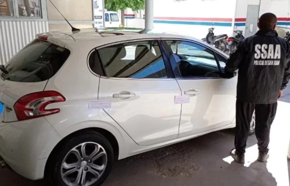 Peugeot 208. Fue el auto secuestrado por la Policía de San Juan, ya que tenía una denuncia por haber sido robado en Córdoba en el 2021.